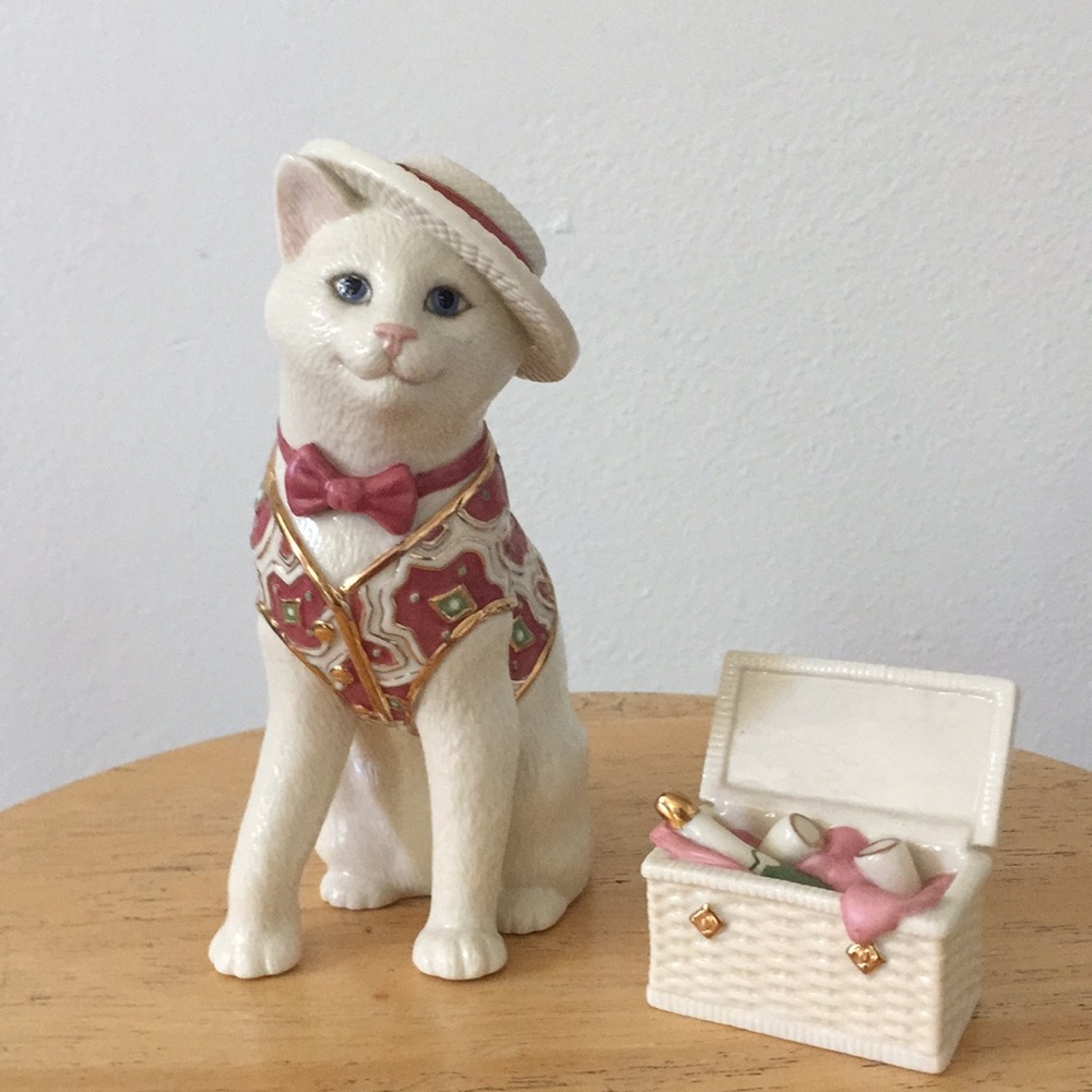 Lenox Parvaneh Cat. Perfect Day for a Picnic